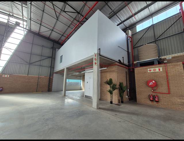 2,208M² WAREHOUSE TO LET IN AIRPORT PARK